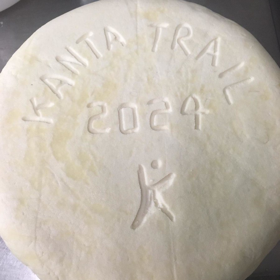 Tomme de brebis personnalisée pour le KantaTrail par Agnès et Nico