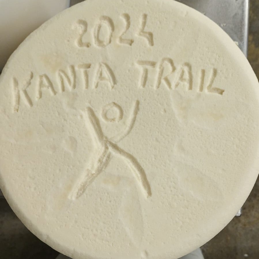 Tomme de brebis personnalisée pour le KantaTrail par Véro et Benat